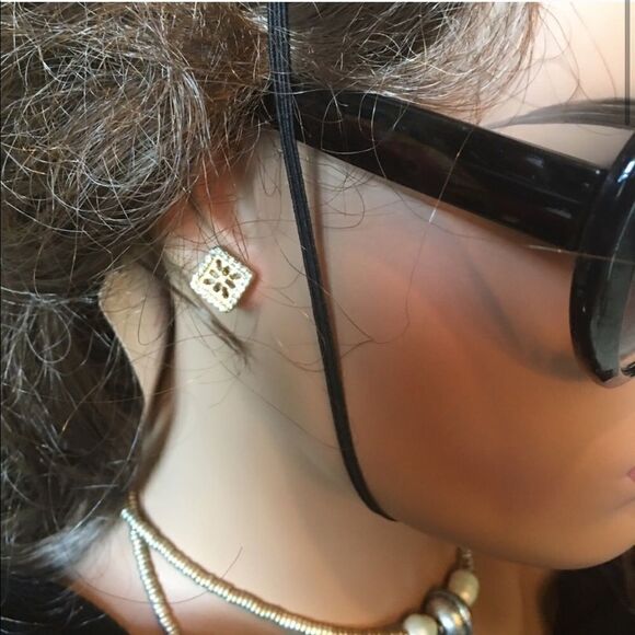 SOME PRETTY Little Earrings Bigger than a Stud! - Picture 7 of 14